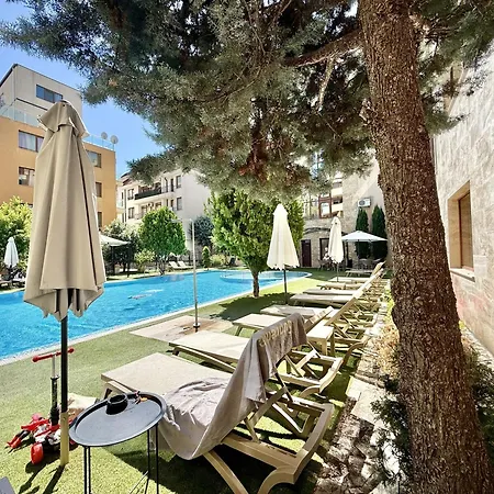Emerald Paradise - Menada Apartamento