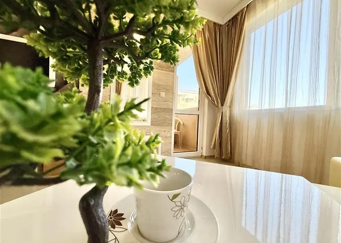 Emerald Paradise - Menada Slantchev Briag